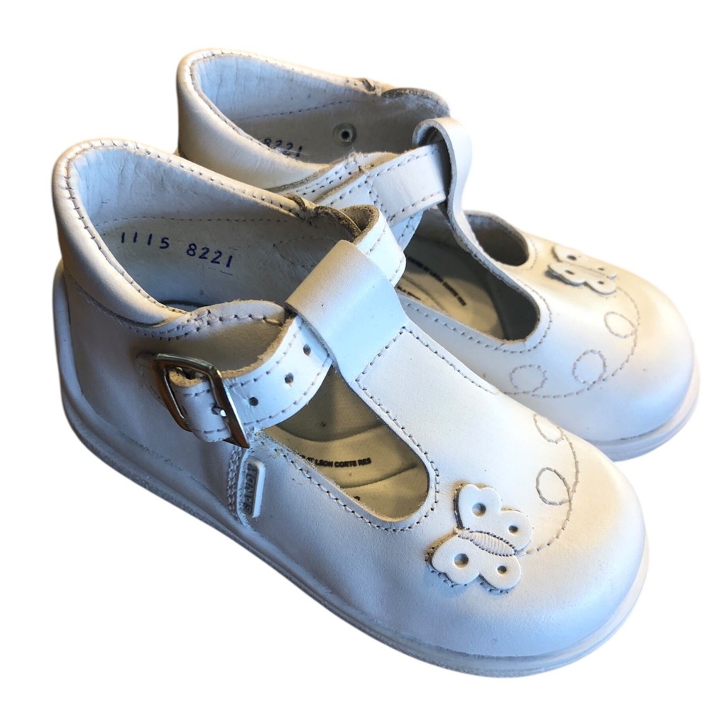 NWOT Sandy Mexico Sz 14.5 (US 7.5) White Leather T-Strap Butterfly Design Shoes